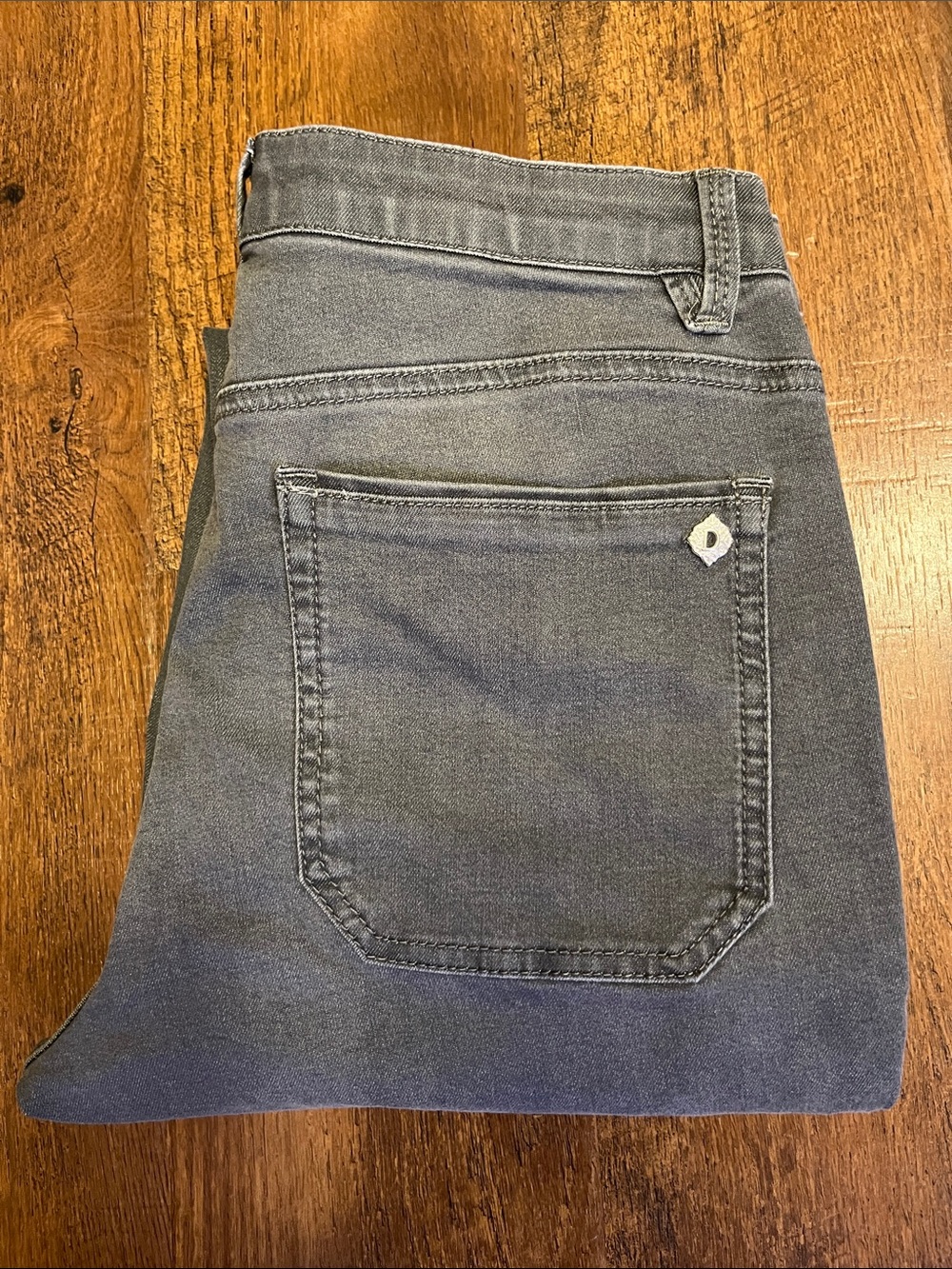 Democracy Women's Gray Cropped Ankle Jeans